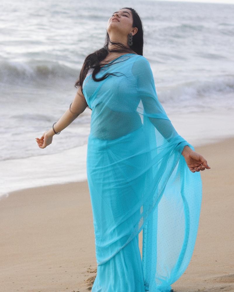 actress-sudha-hot-vibe-on-beach